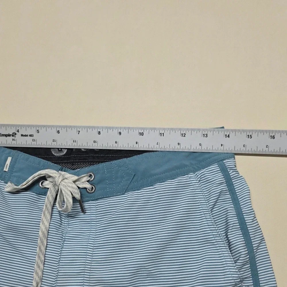 Vuori Cruise Boardshort Men 28 Multicolor Striped Scalloped Hem V314